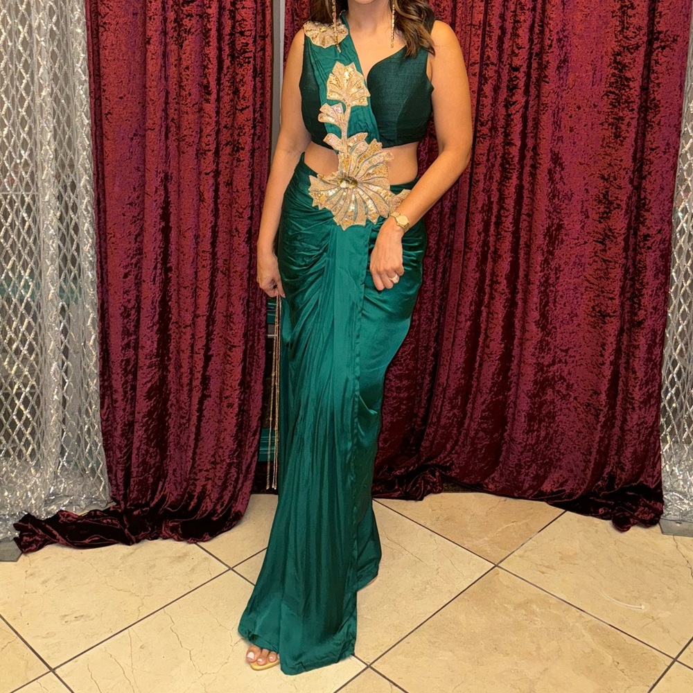 Pre-draped saree - Picture 2 of 12